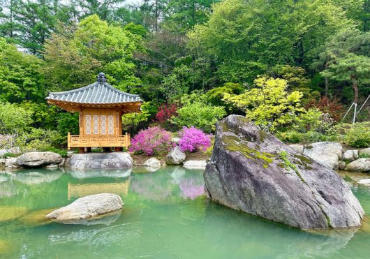 ‘메덩골-봄’ 선비들의 풍류 섬휘루, 서섬암. 사진 | 메덩골정원