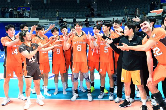 OK저축은행 이민규(가운데). 사진 | 프로배구연맹
