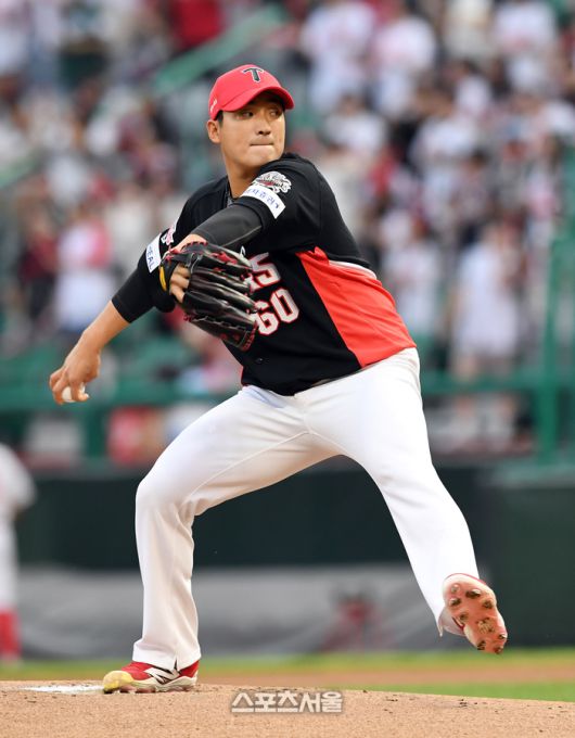 KIA 김도현이 27일 인천 SSG랜더스필드에서 열린 2025 KBO리그 SSG와 경기에 선발 등판해 힘차게 공을 던지고 있다. 문학 | 박진업 기자 upandup@sportsseoul.com