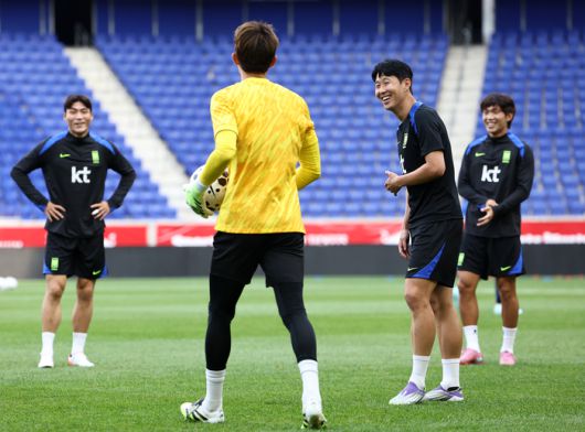 손흥민(가운데). 사진 | 뉴욕=연합뉴스