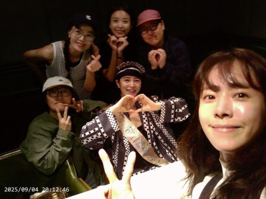 김혜수(가운데)의 생일 파티. 왼쪽부터 시계방향으로 박혜령, 윤소이, 한효주, 박준면,, 한지민. 김혜수 인스타그램.