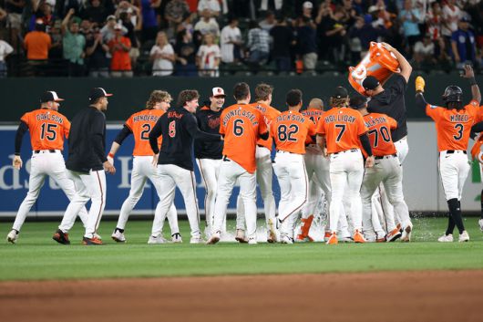 끝내기 승리를 거둔 볼티모어 선수들이 환호하고 있다. 사진 | AP 연합뉴스