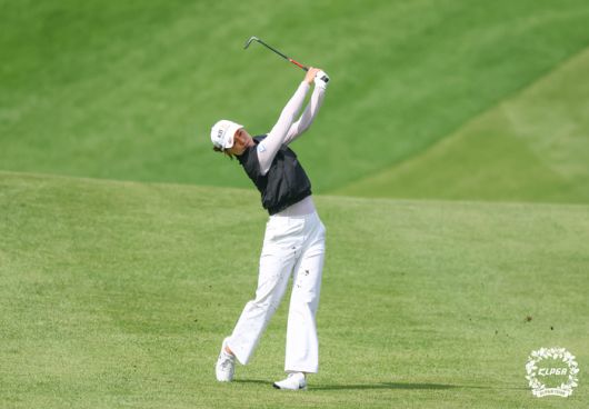 전인지가 7일 블랙스톤 이천GC에서 열린 KLPGA투어 KB금융 스타챔피언십 최종라운드에서 샷하고 있다. 사진 | KLPGA