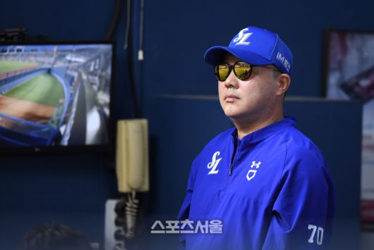 삼성 박진만 감독이 서울 잠실구장에서 열린 2025 KBO리그 두산과 경기를 지켜보고 있다.  잠실 | 최승섭기자 thunder@sportsseoul.com