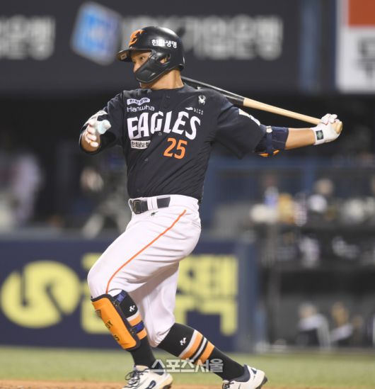 한화 김태연이 서울 잠실구장에서 열린 2025 KBO리그 두산과 경기 8회초 안타를 치고 있다. 잠실 | 최승섭기자 thunder@sportsseoul.com