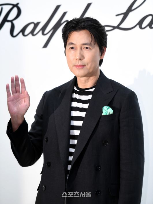 정우성이 19일 서울옥션 강남센터에서 열린 ‘랄프로렌 스프링 2024 프레젠테이션’ 포토콜에서 포즈를 취하고 있다.2024. 3. 19.최승섭기자 thunder@sportsseoul.com