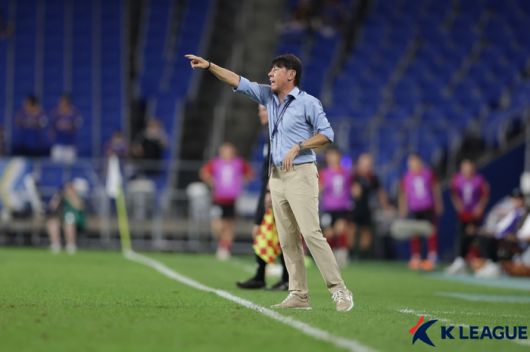 신태용 감독이 선수들에게 지시하고 있다. 사진 | 한국프로축구연맹