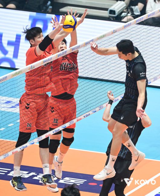 컵 대회 남자부 OK저축은행과 현대캐피탈의 경기 모습.제공 | 한국배구연맹