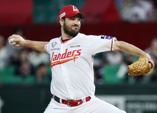 SSG 앤더슨이 22일 인천SSG랜더스필드에서 열린 2025 KBO리그 정규시즌 두산전에서 역투하고 있다. 사진 | SSG 랜더스