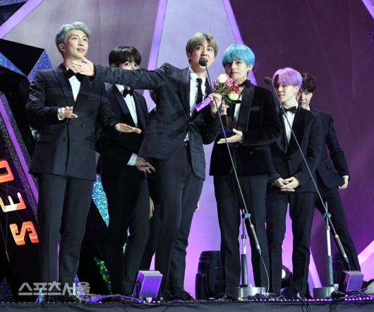 제28회 서울가요대상 대상을 수상한 BTS. 사진 | 스포츠서울