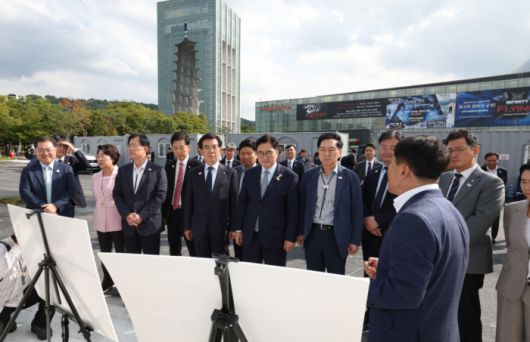 우원식 국회의장이 경주를 찾아 아시아태평양경제협력체(APEC) 2025 KOREA 준비 상황을 점검하고 있다. 사진 | 의장 공보수석실