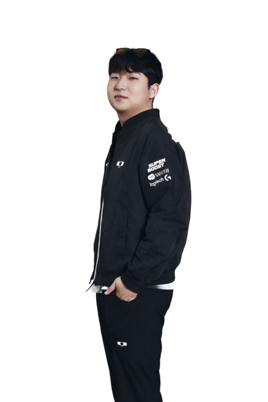 곽준혁이 지난달 30일 열린 FC온라인 슈퍼 챔피언스 리그(FSL) 서머 그룹 스테이지 E조 최종전에서 KT 롤스터 ‘우타’ 이지환에게 1-2로 패했다. 16강 진출 실패다. 사진 | 넥슨