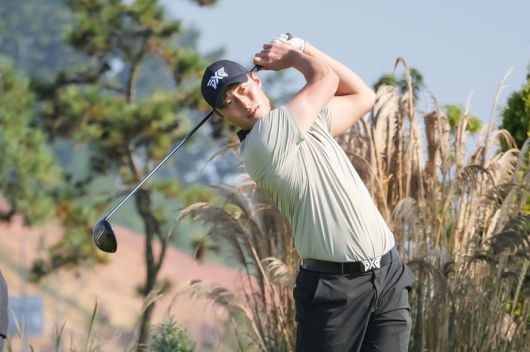 김용태가 1일 열린 ‘2025 KPGA 챌린지투어 챔피언십’에서 티샷을 하고 있다. 사진 | KPGA