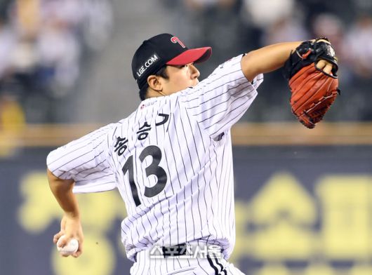 LG 송승기가 30일 잠실구장에서 열린 2025 KBO리그 두산과 경기에 선발 등판해 힘차게 공을 던지고 있다. 잠실 | 박진업 기자 upandup@sportsseoul.com