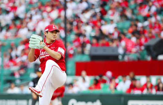 SSG 노경은이 11일 인천SSG랜더스필드에서 열린 2025 KBO리그 포스트시즌 삼성과 준PO 2차전 5회말 구원 등판해 역투하고 있다. 사진 | SSG 랜더스