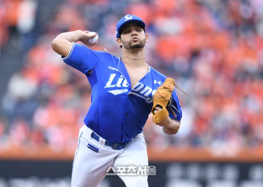 삼성 선발투수 가라비토가 18일 대전 한화생명 볼파크에서 열린 2025 KBO 포스트시즌 플레이오프 1차전 한화와 경기에서 역투하고 있다. 대전 | 최승섭기자 thunder@sportsseoul.com