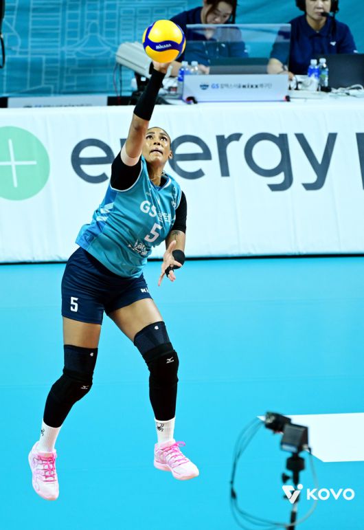 공격을 시도하는 실바.제공 | 한국배구연맹