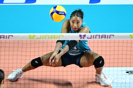 리시브하는 레이나.제공 | 한국배구연맹