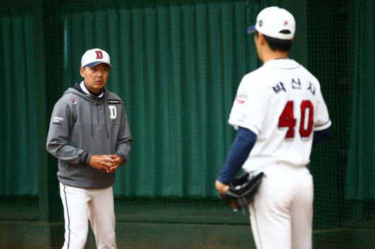 두산이 20일 제12대 감독으로 김원형 야구 국가대표팀 투수코치를 선임했다. 계약 규모는 2+1년 최대 20억 원(계약금 5억, 연봉 각 5억 원)이다. 사진 | 두산 베어스