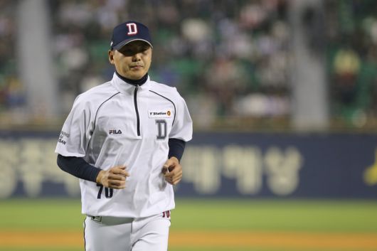 두산이 20일 제12대 감독으로 김원형 야구 국가대표팀 투수코치를 선임했다. 계약 규모는 2+1년 최대 20억 원(계약금 5억, 연봉 각 5억 원)이다. 사진 | 두산 베어스