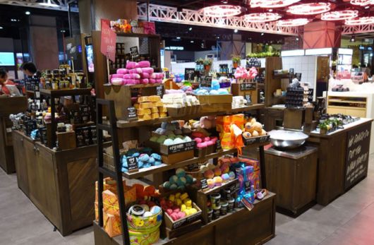 러쉬 브랜드 매장