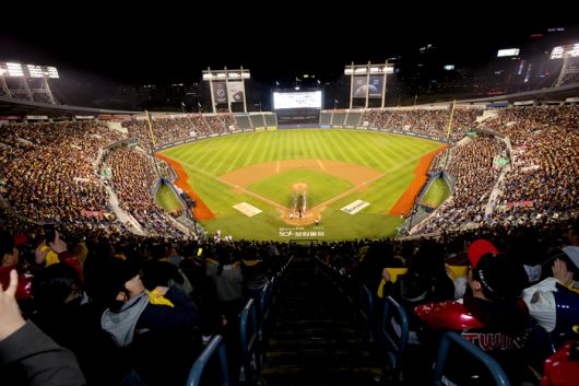 LG 2025 KS 통합 우승 기념 행사를 보기 위해 관중으로 가득 찬 잠실구장 모습. 사진 | LG 트윈스
