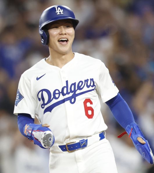 김혜성이 웃어 보이고 있다. 사진 | AP 연합뉴스