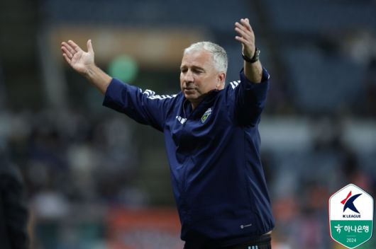 페트레스쿠 전 전북 감독.제공 | 한국프로축구연맹