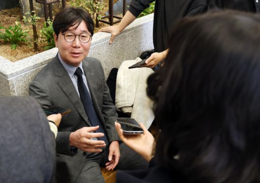 류지현 감독이 취재진과 인터뷰에 임하고 있다. 사진 | 연합뉴스