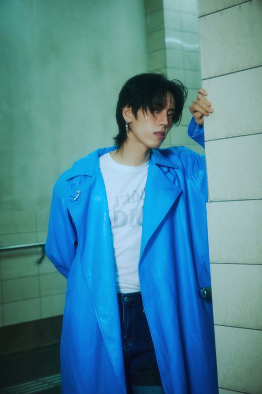 장동우가 6년 8개월만에 새 미니 앨범 ‘AWAKE’를 발매했다. 사진 | 장동우