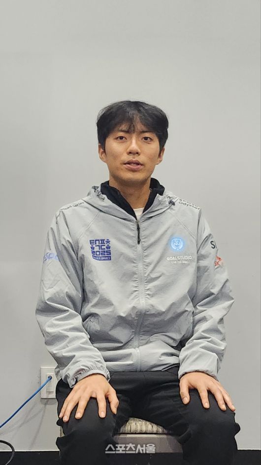 경상국립대 제휘담이 23일 광주광역시 동구에 위치한 광주e스포츠 경기장에서 열린 2025 e스포츠 대학리그 전국결선 FC온라인 결승전 승리 후 인터뷰에 임하고 있다. 광주 | 김민규 기자 kmg@sportsseoul.com