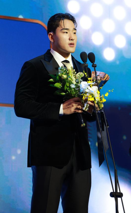 안현민이 수상 소감을 전하고 있다. 사진 | 연합뉴스