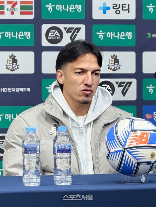 기자회견에 참석한 에울레르.목동 | 정다워 기자