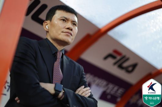 삭발 투혼을 선보였던 강원 정경호 감독.제공 | 한국프로축구연맹