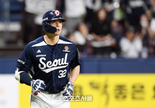 두산 김재환이 22일 고척스카이돔에서 열린 2025 KBO리그 키움과 경기 9회초 2사 키움 투수 주승우를 상대로 솔로 홈런을 친 뒤 베이스를 돌고 있다. 고척 | 박진업 기자 upandup@sportsseoul.com