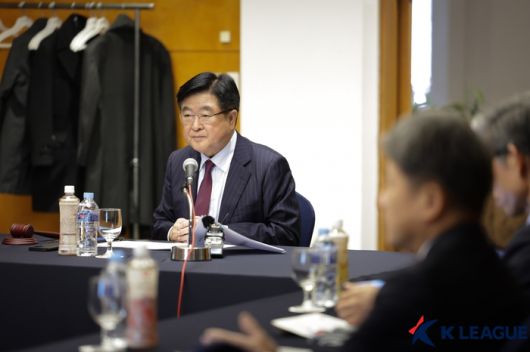 권오갑 프로축구연맹 총재가 지난 1일 열린 2025년 제6차 이사회를 주재하고 있다. 사진 | 한국프로축구연맹