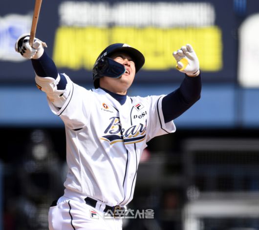 두산 김재환이 31일 서울 잠실구장에서 열린 2024 KBO리그 KIA와 경기 4회말 1사 내야땅볼을 친 후 아쉬워하고 있다. 잠실 | 최승섭 기자 thunder@sportsseoul.com