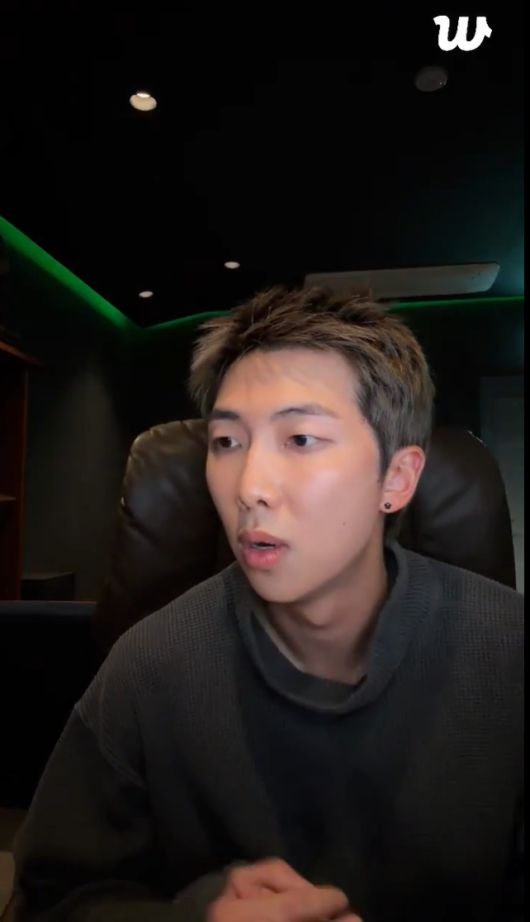 RM. 사진ㅣ위버스 라이브 방송 캡처