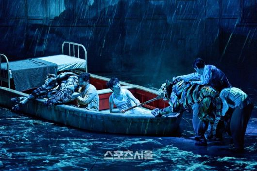 ‘라이프 오브 파이’가 내년 3월2일까지 서울 GS아트센터 역삼에서 공연된다. 사진 | 에스앤코