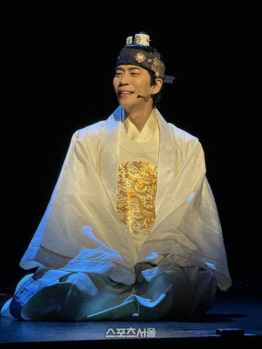 9일 뮤지컬 ‘한복 입은 남자’ 프레스콜에서 ‘영실/진석’ 역 신성록이 대표 넘버 ‘나민의 별에’를 시연하고 있다. 사진 | 표권향 기자 gioia@sportsseoul.com