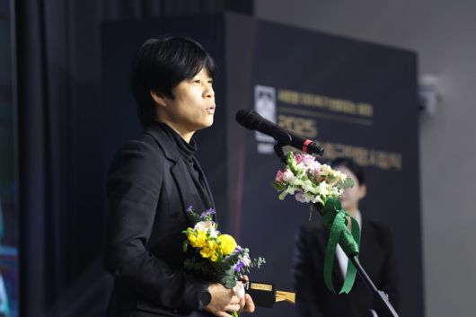 화천의 강선미 감독이 수상 소감을 밝히고 있다. 제공 | 한국여자축구연맹
