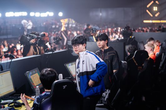 DNF ‘살루트’ 우제현이 13일(한국 시간) 태국 방콕 시암 파라곤에서 열린 PGC 2025 그랜드 파이널 2일차에서 매치를 마치고 미소 짓고 있다. 사진 | 크래프톤