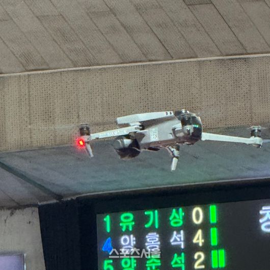 농구장 안에서 드론 촬영이 진행되고 있는 모습. 사진 | 박연준 기자 duswns0628@sportsseoul.com