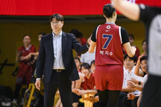 KB 김완수 감독. 사진 | WKBL