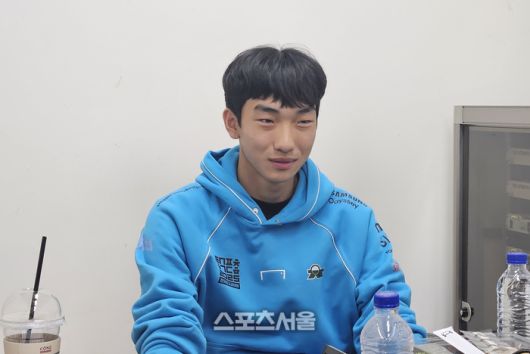 창원중 국예준이 21일 대전 유성구 대전e스포츠경기장에서 열린 2025 전국중고교대회 FC온라인 중등부 결승전 후 취재진 인터뷰에 응하고 있다. 대전 | 강윤식 기자 skywalker@sportsseoul.com