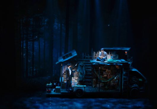 뮤지컬 ‘한복 입은 남자’는 비망록을 통해 과거 영실의 발자취를 따라 나선다. 사진 | EMK뮤지컬컴퍼니