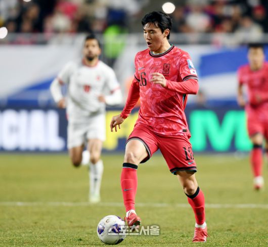 양현준이 25일 수원월드컵경기장에서 열린 2026 FIFA 북중미 월드컵 3차 예선 요르단과 경기에서 드리블을 하고 있다. 2025. 3. 25.수원 | 최승섭기자 thunder@sportsseoul.com