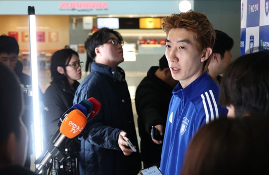 울산HD 골키퍼 조현우가 6일 인천국제공항 제2여객터미널에서 동계 전지훈련 출국에 앞서 인터뷰를 하고 있다. 사진 | 인천국제공항=연합뉴스