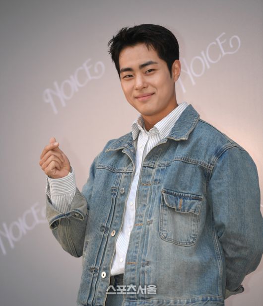 조병규가 14일 서울 성수동에서 열린 한 패션 브랜드 팝업스토어 오픈 기념 행사에 참석해 포즈를 취하고 있다.  2023. 9. 14.최승섭기자 thunder@sportsseoul.com