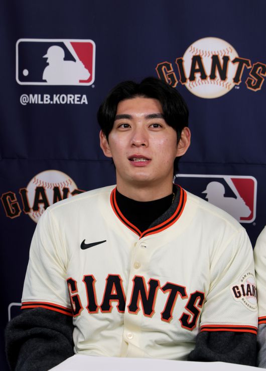 샌프란시스코 이정후가 6일 서울 종로구 누하동에서 기자회견을 하고 있다. 사진 | 공동취재